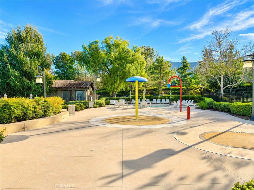 https://media.crmls.org/medias/555209e4-9ea9-417d-bfb1-598863accc53.jpg?preset=X-Large