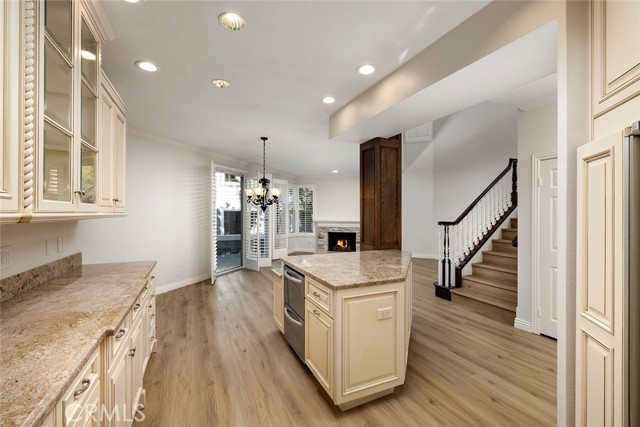 Detail Gallery Image 6 of 18 For 154 Woodburne, Newport Beach,  CA 92660 - 3 Beds | 3 Baths