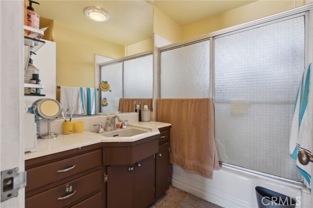 319 E Deodar Street, Ontario CA: https://media.crmls.org/medias/55521dea-9538-40a2-bbaa-5e266c3f0b9a.jpg