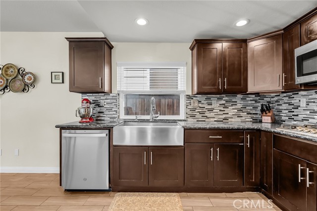 Detail Gallery Image 8 of 44 For 1105 W Victoria, Rialto,  CA 92376 - 3 Beds | 2/1 Baths