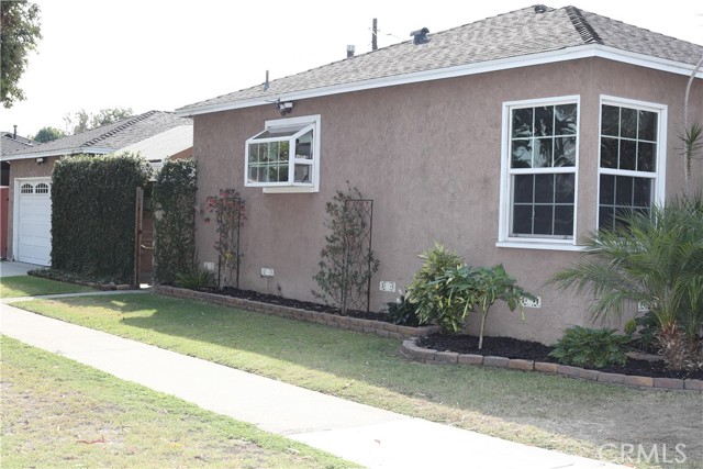 Image 2 for 5744 Blackthorne Ave, Lakewood, CA 90712