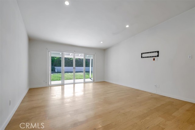 Detail Gallery Image 29 of 66 For 24216 Calvert St, Woodland Hills,  CA 91367 - 5 Beds | 3/1 Baths