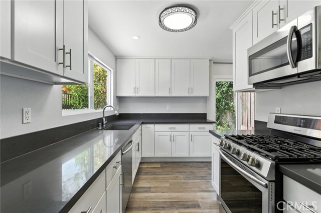 5439 S La Cienega Boulevard, Ladera Heights CA: https://media.crmls.org/medias/55562a3a-f182-4602-a490-a451566dffdb.jpg