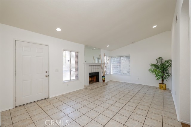 Detail Gallery Image 4 of 30 For 183 N Torn Ranch Rd, Lake Elsinore,  CA 92530 - 3 Beds | 2 Baths