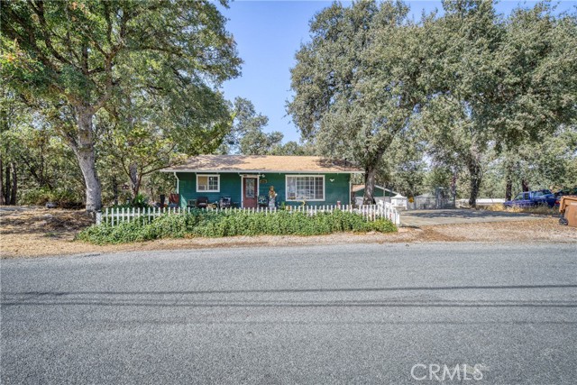 Detail Gallery Image 4 of 42 For 9303 Stagecoach Ln, Lower Lake,  CA 95457 - 4 Beds | 2 Baths