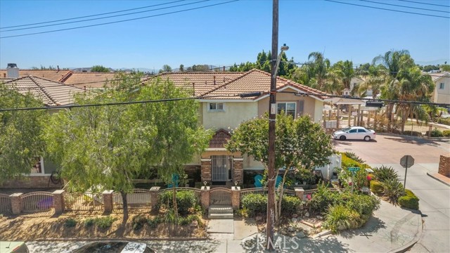 10115 Onyx Way, Riverside CA: https://media.crmls.org/medias/55575509-1ced-40d5-8d08-f9905459e9fc.jpg