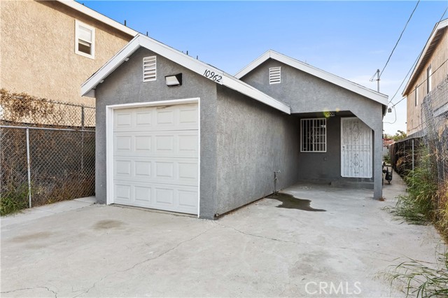 Detail Gallery Image 3 of 36 For 10962 Willowbrook Ave, Los Angeles,  CA 90059 - 3 Beds | 2 Baths