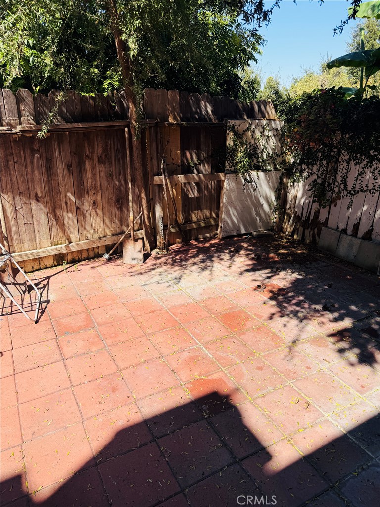 https://media.crmls.org/medias/5558a686-b7ba-4229-8f7b-6ac98b9e1597.jpg?preset=X-Large