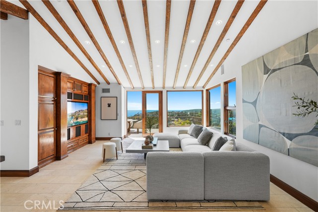 2516 Temple Hills Drive, Laguna Beach CA: https://media.crmls.org/medias/5558d419-e6b0-44d4-a1d9-906d780e1a53.jpg