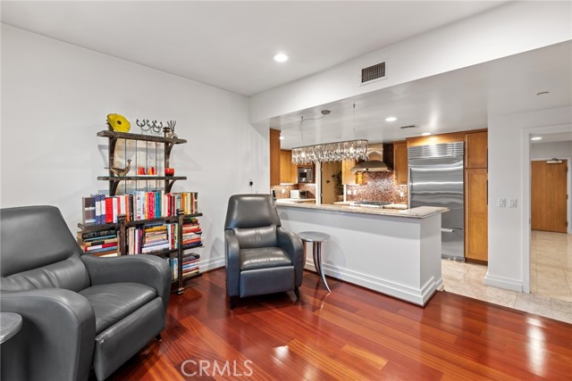 130 N Swall Drive, Beverly Hills CA: https://media.crmls.org/medias/5558eda3-2e2b-4860-b9ca-ff865f4396be.jpg