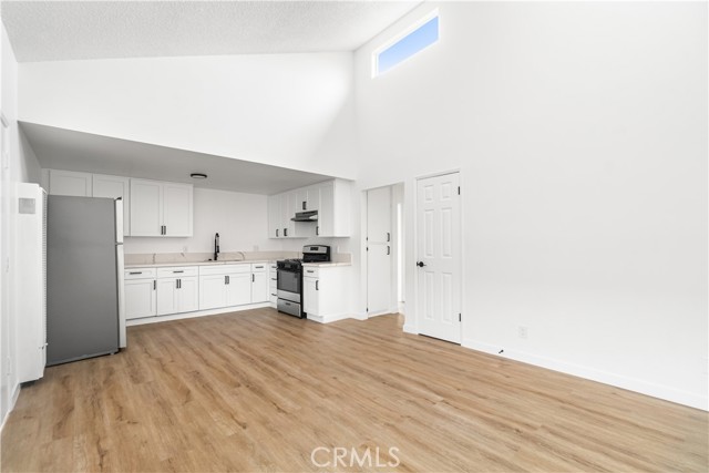663 W 2nd Street, San Pedro CA: https://media.crmls.org/medias/555b169a-b56e-44bf-8431-7167c54b634b.jpg