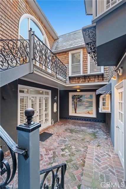 Detail Gallery Image 4 of 44 For 505 29th, Newport Beach,  CA 92663 - 4 Beds | 4 Baths