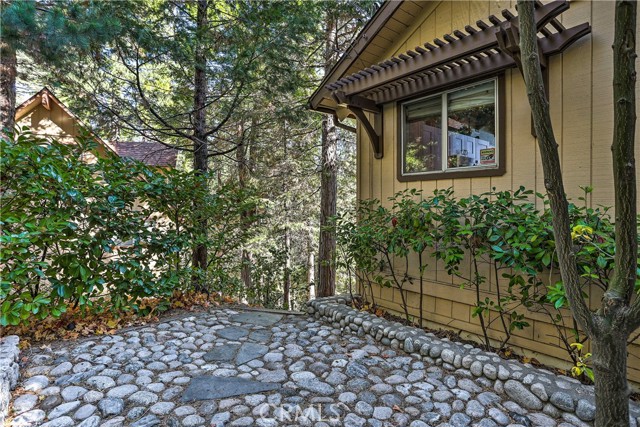 Detail Gallery Image 29 of 30 For 26637 Lake Forest Dr, Twin Peaks,  CA 92391 - 2 Beds | 2/1 Baths