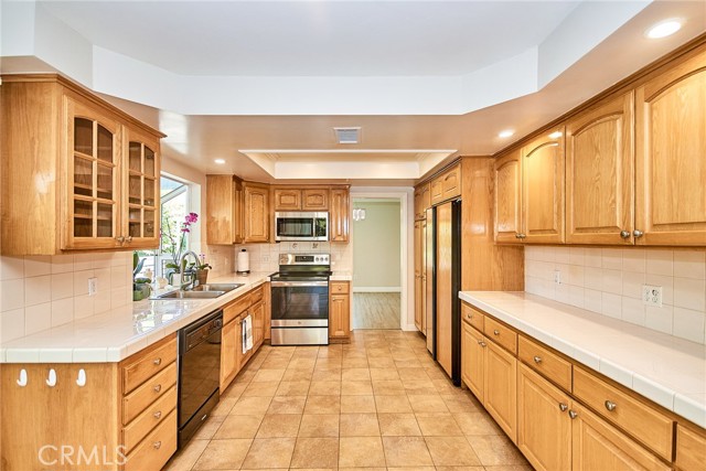2108 Via Caliente, Fullerton CA: https://media.crmls.org/medias/555cfb26-36cf-4dcd-a00e-3f600cd2c6e6.jpg