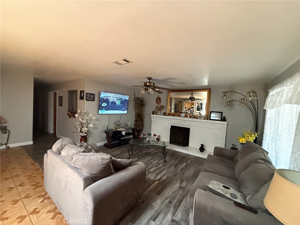 https://media.crmls.org/medias/555d036d-0fde-4cf8-b261-42cd74be4f0c.jpg?preset=X-Large