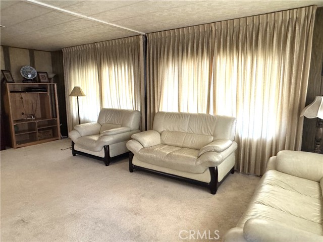 11250 Beach Boulevard, Stanton CA: https://media.crmls.org/medias/555d330a-a56f-4f80-93b2-8198b6fea07e.jpg
