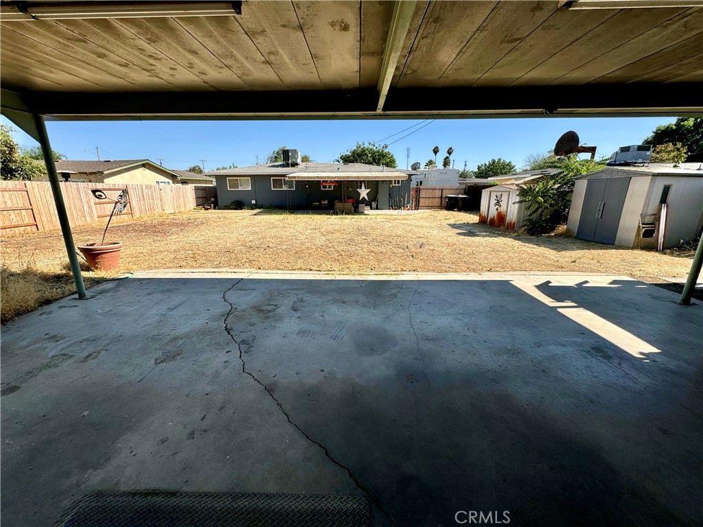 https://media.crmls.org/medias/555d7967-4393-4422-b3a1-3306a4b31302.jpg?preset=X-Large