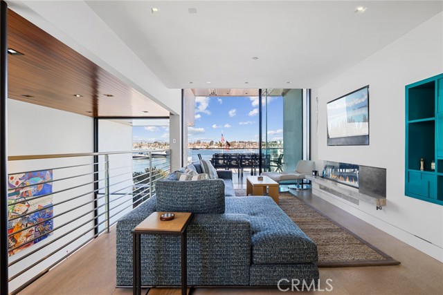 Detail Gallery Image 9 of 32 For 1509 E Bay Ave, Newport Beach,  CA 92661 - 4 Beds | 4/1 Baths