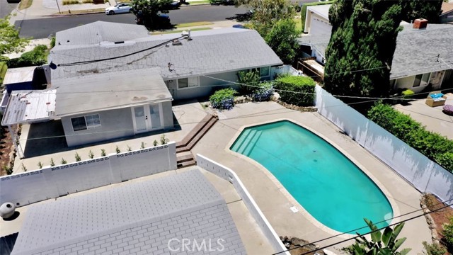 Detail Gallery Image 2 of 31 For 8742 Quakertown Ave, Northridge,  CA 91324 - 4 Beds | 2 Baths