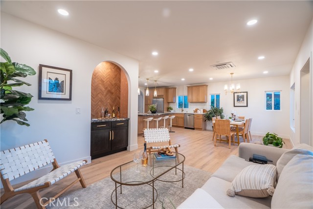 Detail Gallery Image 4 of 38 For 6325 Long St, Los Angeles,  CA 90043 - 3 Beds | 2 Baths