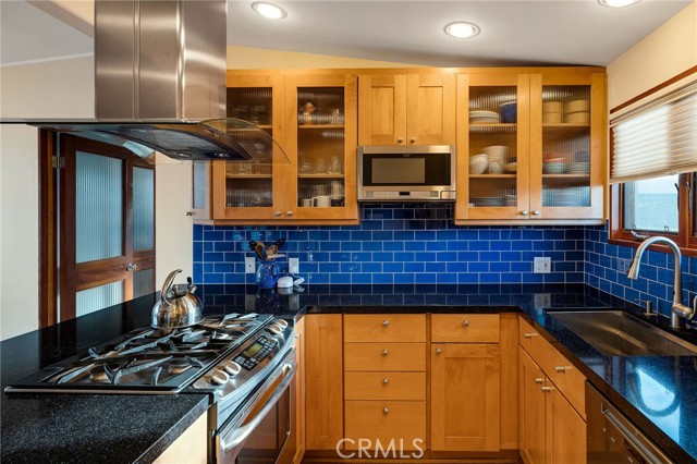 1204 19th Street, Hermosa Beach, California 90254, 3 Bedrooms Bedrooms, ,2 BathroomsBathrooms,Residential,Sold,19th,SB25046452