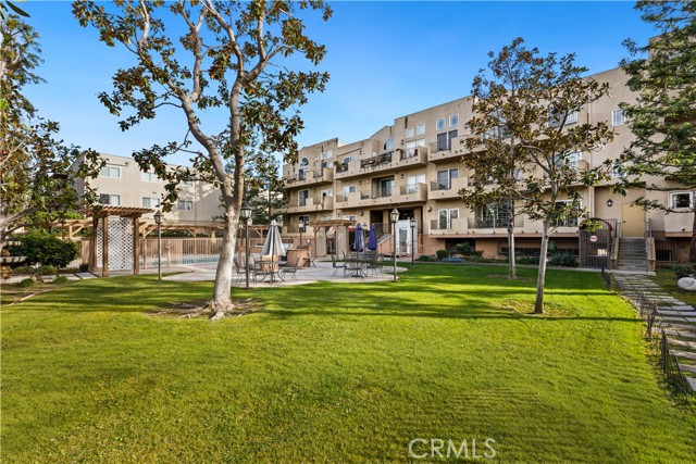 Detail Gallery Image 2 of 16 For 10715 Camarillo St #203,  North Hollywood,  CA 91602 - 2 Beds | 2/1 Baths