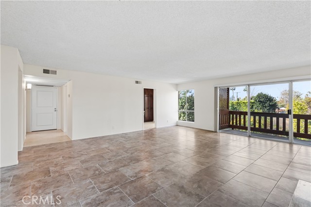 Detail Gallery Image 6 of 23 For 5115 Kester #202,  Sherman Oaks,  CA 91403 - 2 Beds | 2 Baths