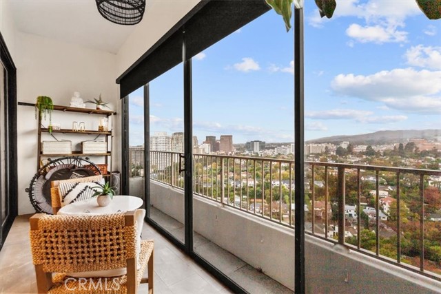 Detail Gallery Image 16 of 25 For 10501 Wilshire #2212,  Los Angeles,  CA 90024 - 2 Beds | 3 Baths