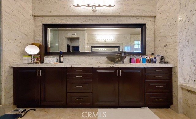 34 Sunset Cove, Newport Coast CA: https://media.crmls.org/medias/55601650-e848-40a7-bf34-7f5b34203cac.jpg