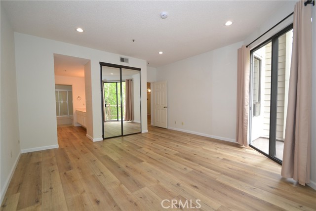 2555 Plaza Del Amo, Torrance CA: https://media.crmls.org/medias/5560dfa2-e0ab-4aa4-aa15-c019ec3f4ef4.jpg