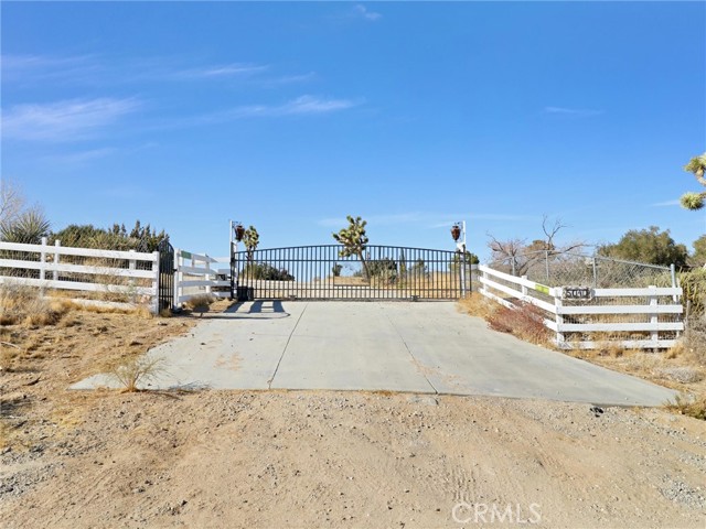 Detail Gallery Image 10 of 75 For 5040 Brisbane Ave, Yucca Valley,  CA 92284 - 3 Beds | 2 Baths