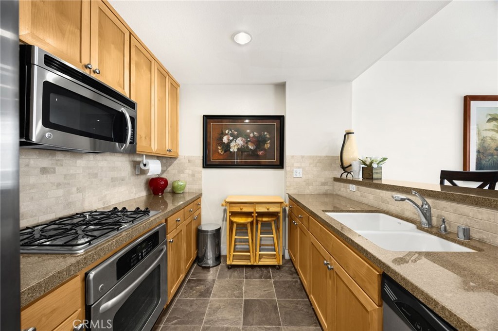 https://media.crmls.org/medias/5563af0a-2a2f-42d1-ba10-be69b264374c.jpg?preset=X-Large
