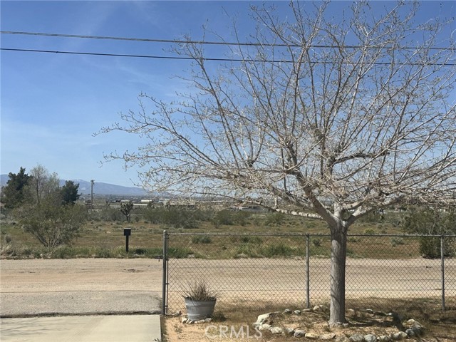 Detail Gallery Image 2 of 15 For 9239 Joshua, Apple Valley,  CA 92308 - 3 Beds | 2 Baths