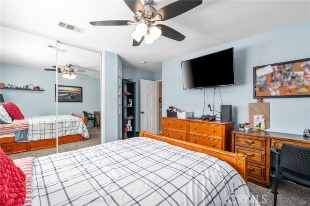 14131 Apple Grove Court, Eastvale CA: https://media.crmls.org/medias/5565b493-08bc-4f54-8917-a8b8251f49ad.jpg
