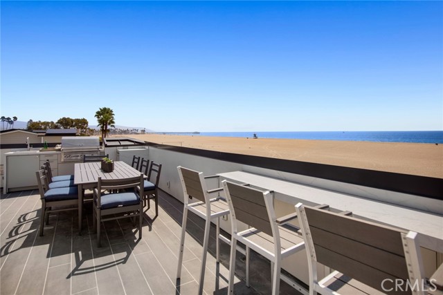 706 W Oceanfront, Newport Beach CA: https://media.crmls.org/medias/5566209c-8b97-47ca-955a-f56358222741.jpg