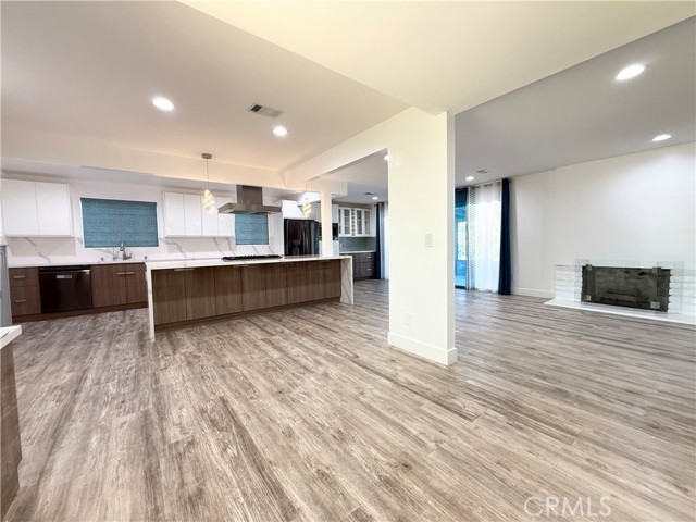 Detail Gallery Image 2 of 39 For 23233 Vanowen St, West Hills,  CA 91307 - 3 Beds | 2 Baths