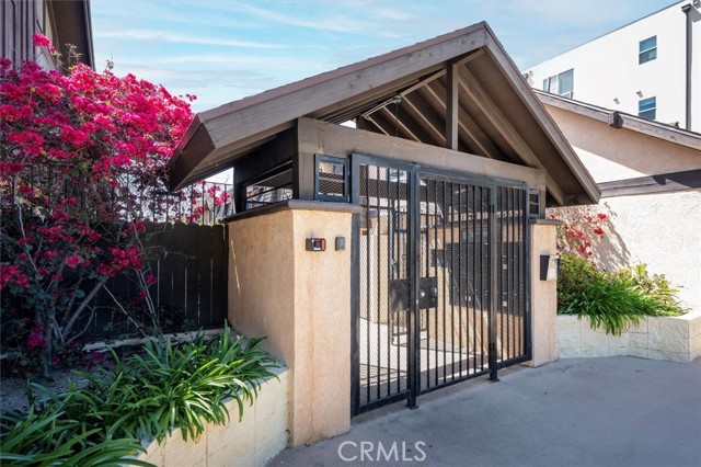 Detail Gallery Image 25 of 25 For 5461 Newcastle Ave #8,  Encino,  CA 91316 - 2 Beds | 2/1 Baths
