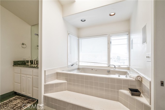 304 Avenue E, Redondo Beach CA: https://media.crmls.org/medias/55671704-8ff6-4bcd-9f71-10f7f86d71e2.jpg