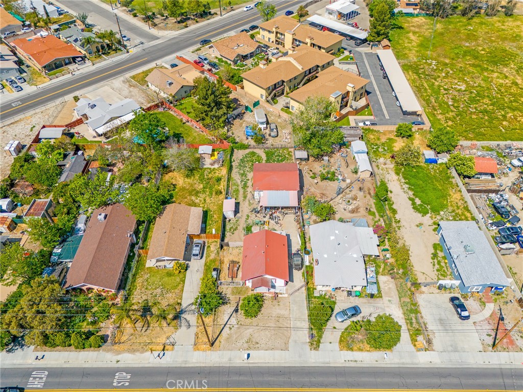 https://media.crmls.org/medias/556740e2-a352-4403-8176-6e542fdbef5f.jpg?preset=X-Large