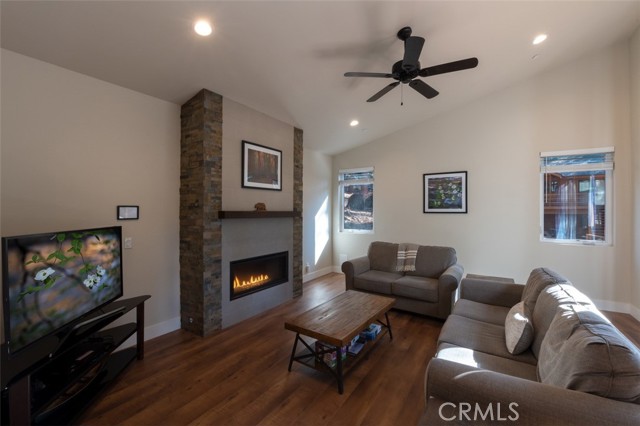 Detail Gallery Image 9 of 22 For 7181 Yosemite Park Way, Yosemite,  CA 95389 - 3 Beds | 2 Baths