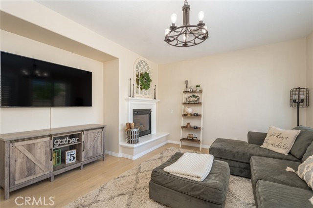 Detail Gallery Image 14 of 34 For 28802 Silversmith, Valencia,  CA 91354 - 4 Beds | 2/1 Baths