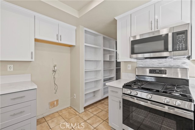 27668 Lonestar Place, Castaic CA: https://media.crmls.org/medias/556b1033-3e6e-44eb-adfc-0502a8486af7.jpg