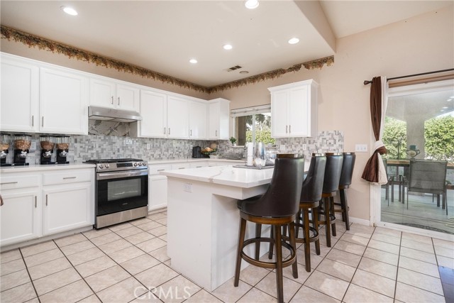 Detail Gallery Image 7 of 17 For 2520 N Liberty Ct, Visalia,  CA 93292 - 4 Beds | 2/1 Baths