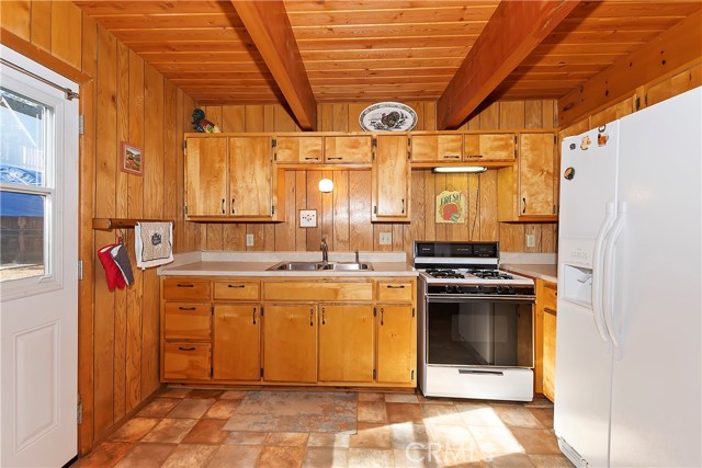 Detail Gallery Image 16 of 31 For 1036 Robinhood Bld, Big Bear City,  CA 92314 - 2 Beds | 1 Baths