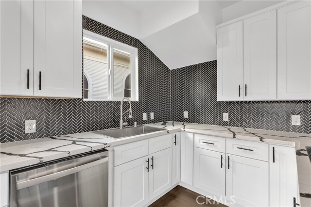 Detail Gallery Image 8 of 25 For 3635 Locust St, Riverside,  CA 92501 - 4 Beds | 2 Baths