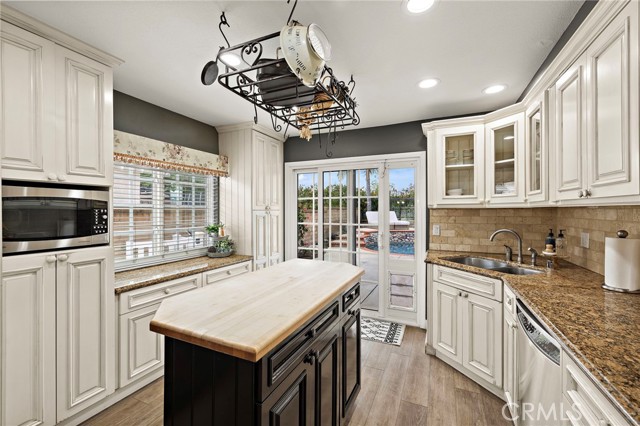 Detail Gallery Image 12 of 33 For 21825 Calabaza, Mission Viejo,  CA 92691 - 4 Beds | 3 Baths