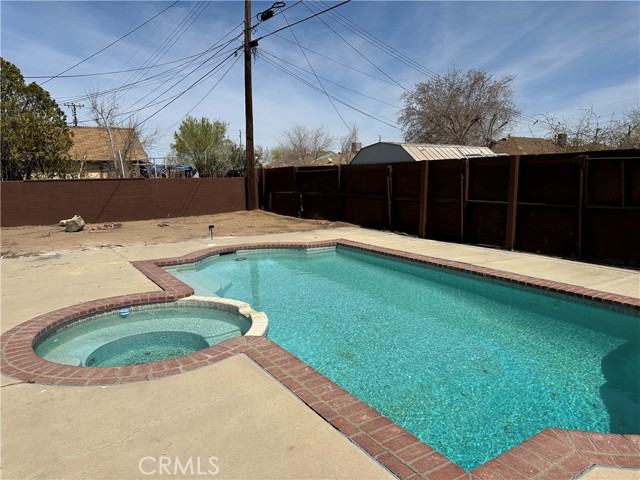38726 E 31st E Street, Palmdale CA: https://media.crmls.org/medias/556dcfea-433b-4701-9e6c-1efe3f23be77.jpg
