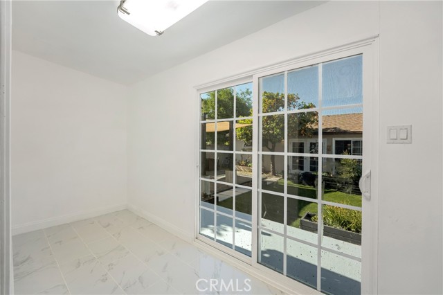 6059 Vantage Avenue, Valley Glen CA: https://media.crmls.org/medias/556f6a9e-6206-493b-a7f6-543d9d81f61d.jpg
