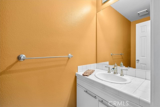 Detail Gallery Image 13 of 21 For 377 Roycroft Ave, Long Beach,  CA 90814 - 3 Beds | 2 Baths