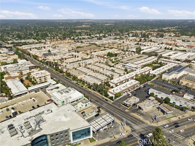 Detail Gallery Image 45 of 50 For 5330 Lindley Ave #305,  Encino,  CA 91316 - 2 Beds | 2 Baths